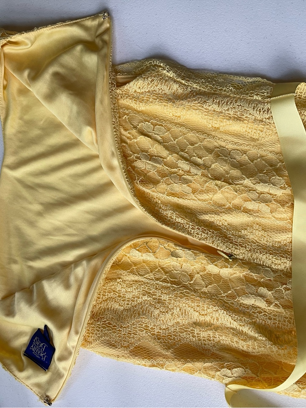 Disney The beauty and the beast dress size S - Picture 9 of 9